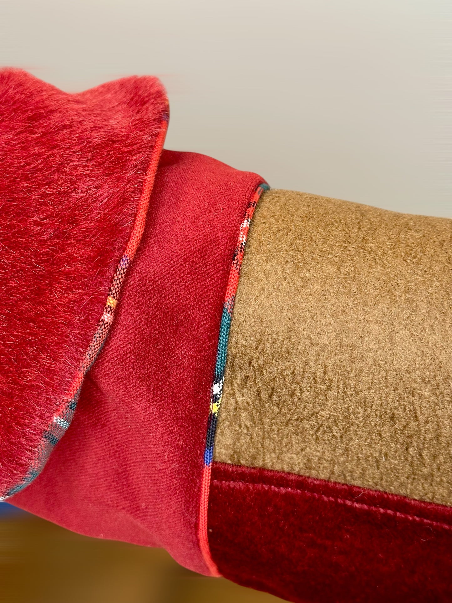 Manteau Artisanal pour Chien – Nuances Rouge, Bordeaux & Camel (Pièce Unique)- Taille L